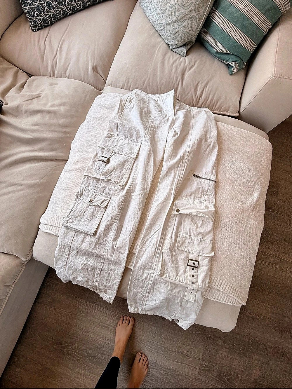 By.DYLN - Levi Cargo Jogger Pants in White Size Medium